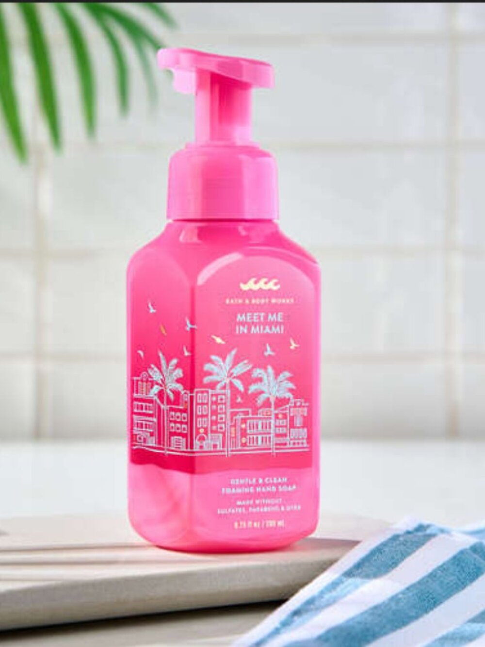 2 Bath & Body Works "Meet Me in Miami" Gentle & Clean Foaming Hand Soaps NWT - Picture 2 of 8